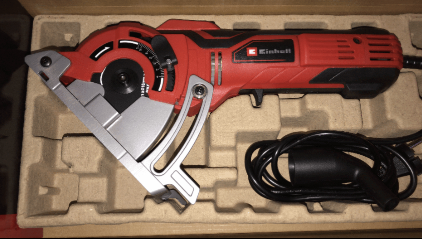 Mini scie circulaire Einhell TC-TS 860 Test | Avis 3 mini scie circulaire einhell ts tc 860 dans sa boite de rangement et de transport